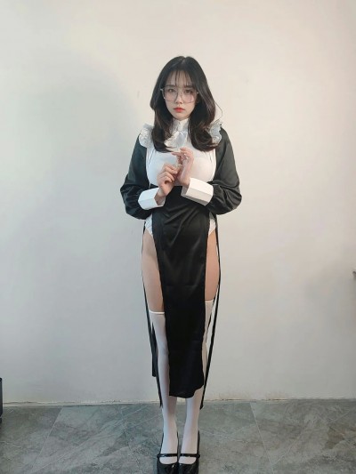 Ceason Photography – Nun