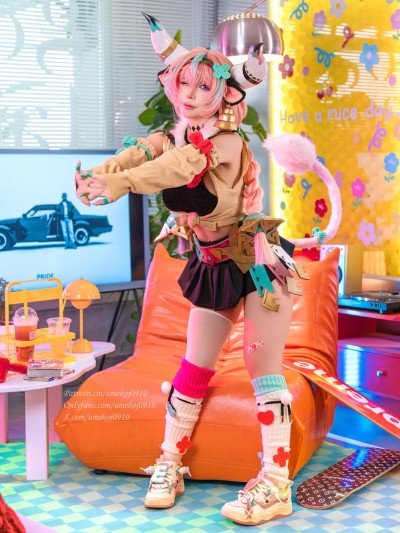 Umeko J cosplay Varesa – Genshin Impact