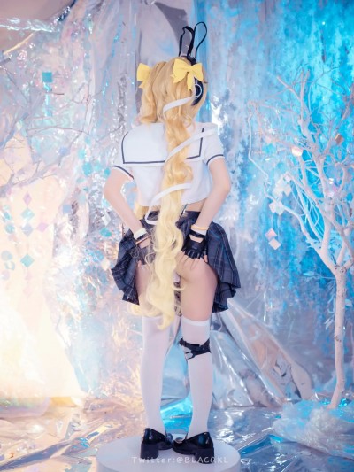 Blacqkl (白莉爱吃巧克力) cosplay Angela – King of Glory