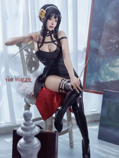 Byoru_(ビョル)_cosplay_Yor_Forger_Thorn_Princess_-_Spy_x_Family