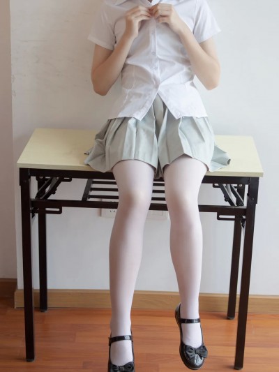 少女秩序  – Naked